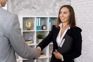 smiley-woman-shakes-client-hand (1)